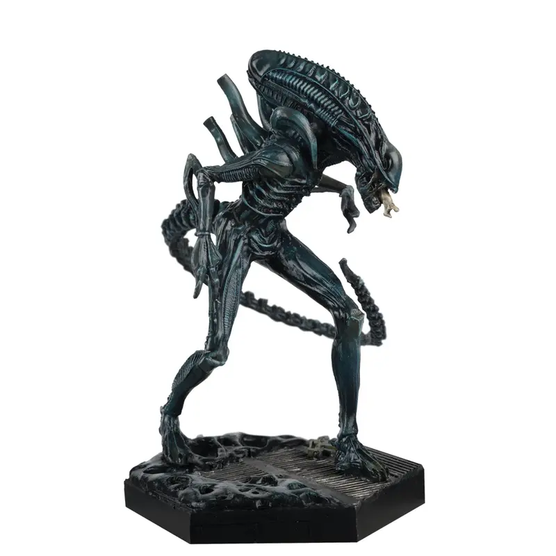 Alien and Predator Collection Xenomorph Warrior Figure with Magazine