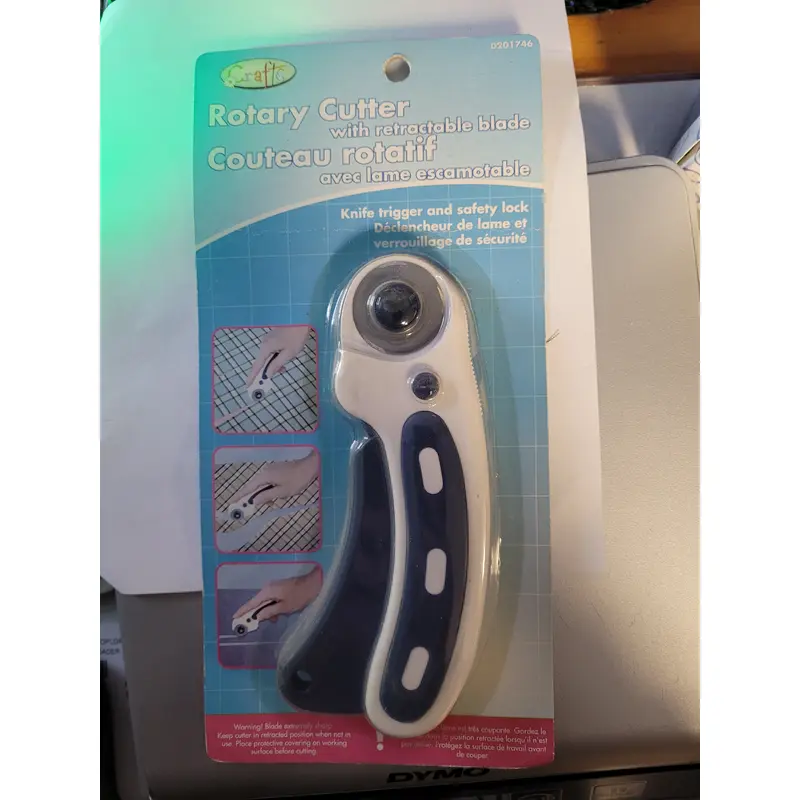 Rotary Cutter with Retractable Blade